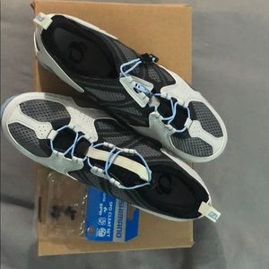 Perl Izumi spinning shoes SZ 43 fits SZ10